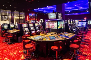 A professional dealer in a tuxedo greeting players at the roulette table, symbolizing the authentic live casino feel at 5666BET.